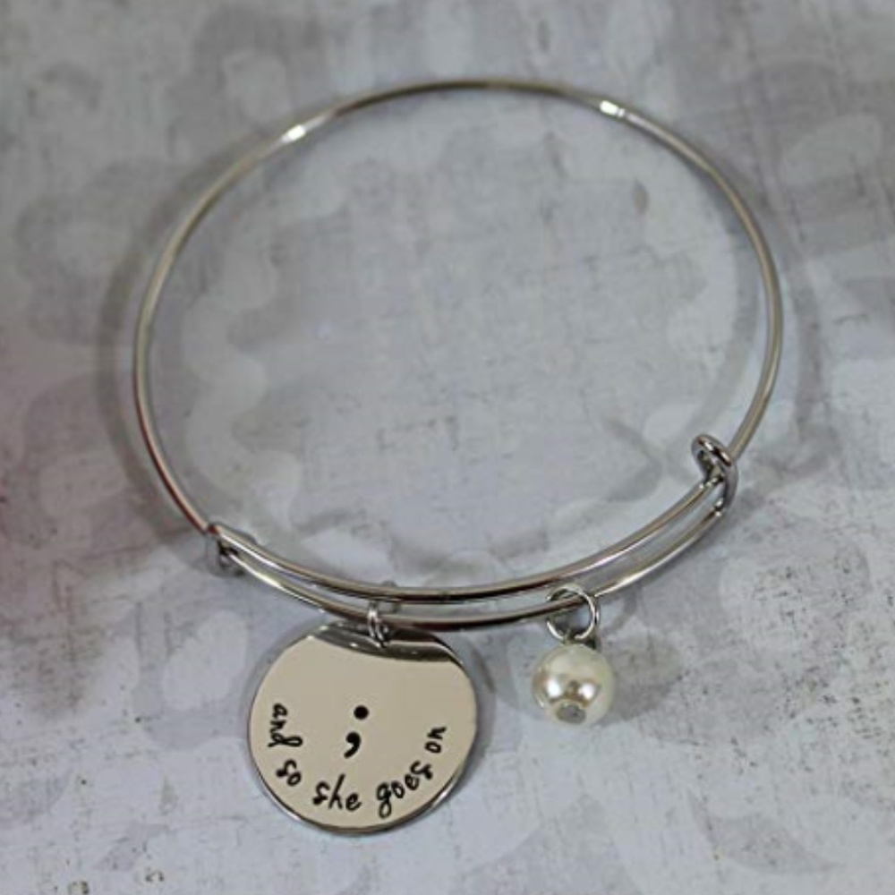 5 pieces bracelets "And So She Goes On"